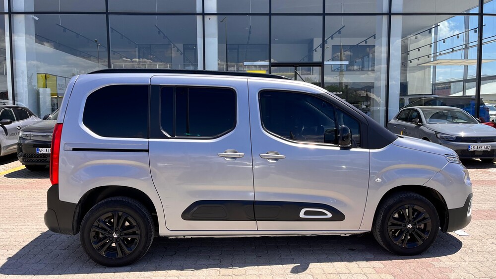 2023 Citroen Berlingo  SHINE 1.5 BHDI 130HP EAT8 CT